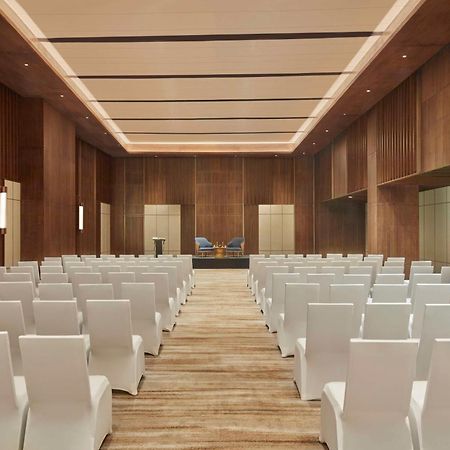 Hilton Gurugram Baani City Centre คูร์เคาน์ ภายนอก รูปภาพ