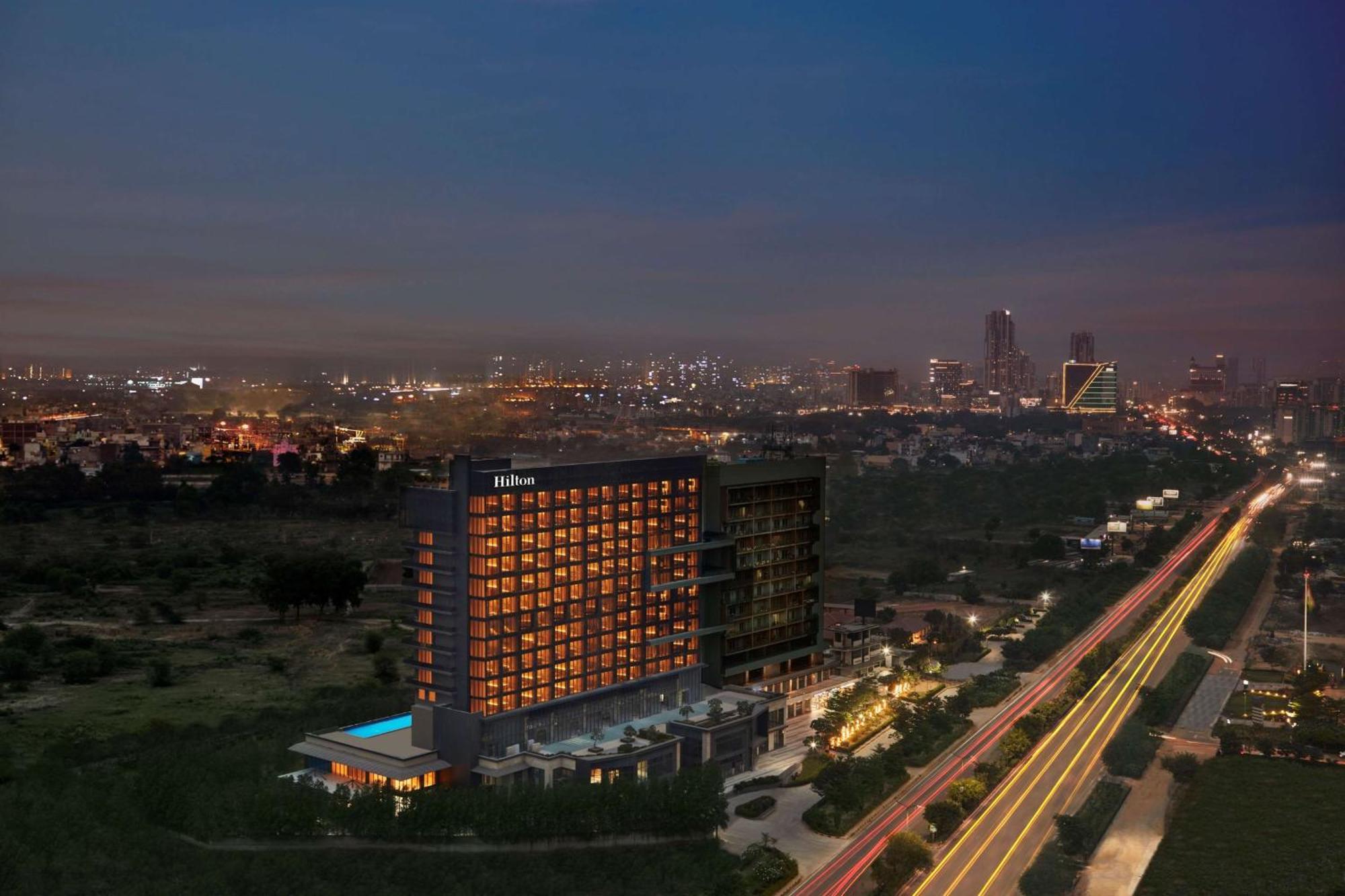 Hilton Gurugram Baani City Centre คูร์เคาน์ ภายนอก รูปภาพ