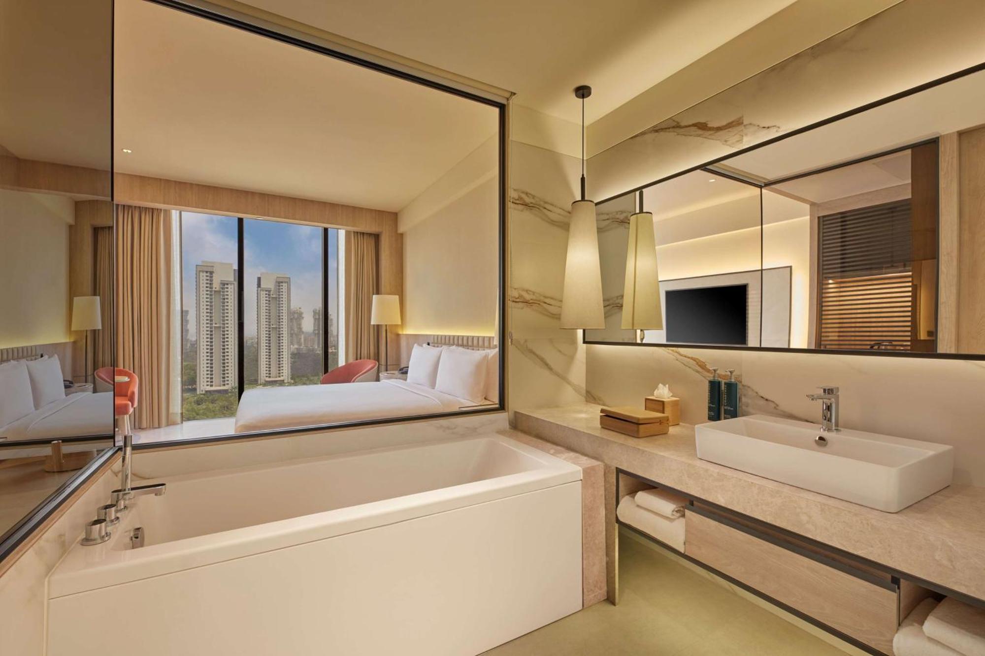 Hilton Gurugram Baani City Centre คูร์เคาน์ ภายนอก รูปภาพ