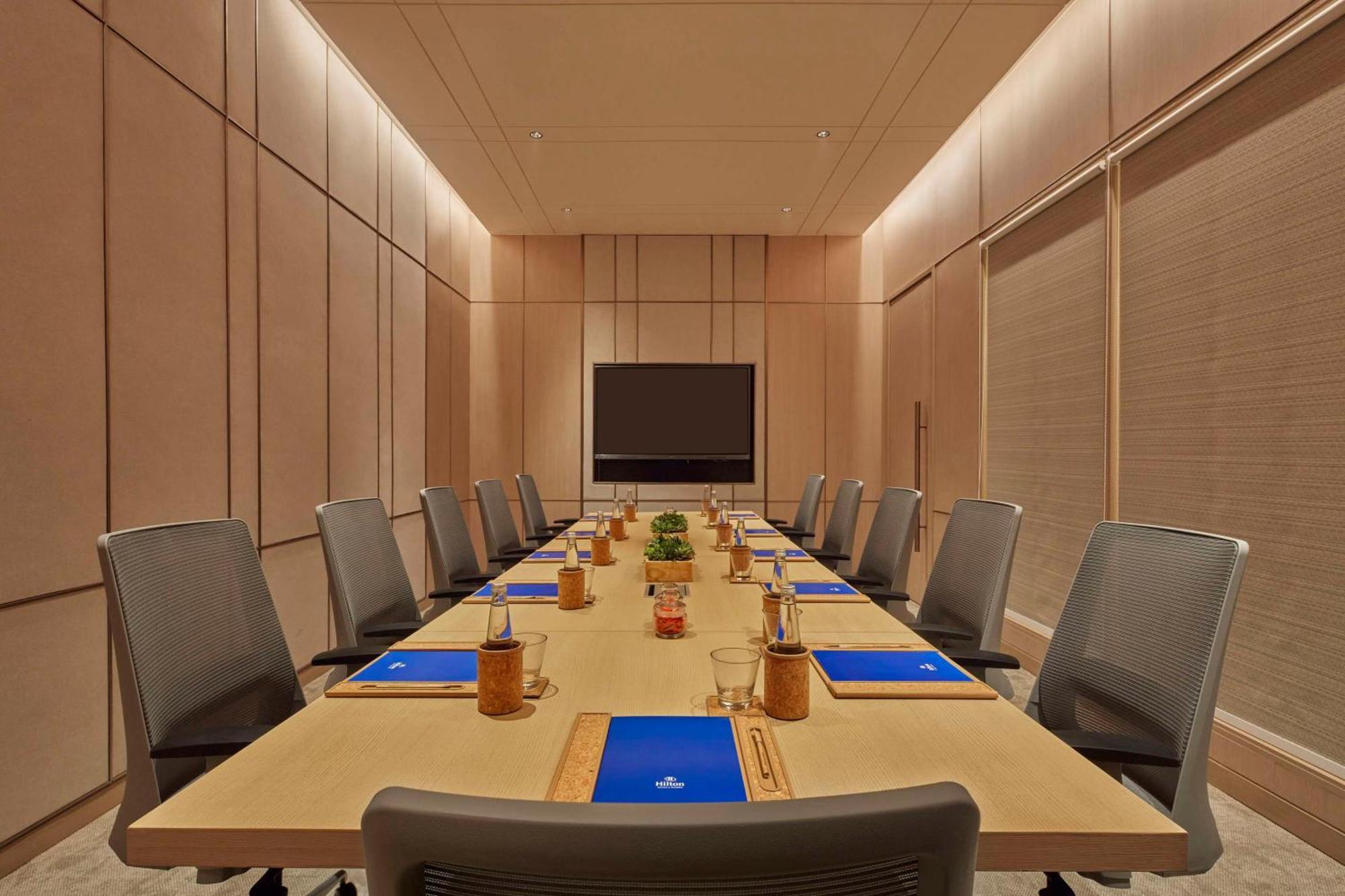 Hilton Gurugram Baani City Centre คูร์เคาน์ ภายนอก รูปภาพ