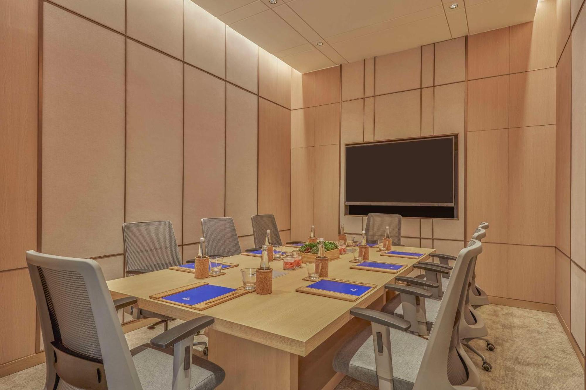 Hilton Gurugram Baani City Centre คูร์เคาน์ ภายนอก รูปภาพ