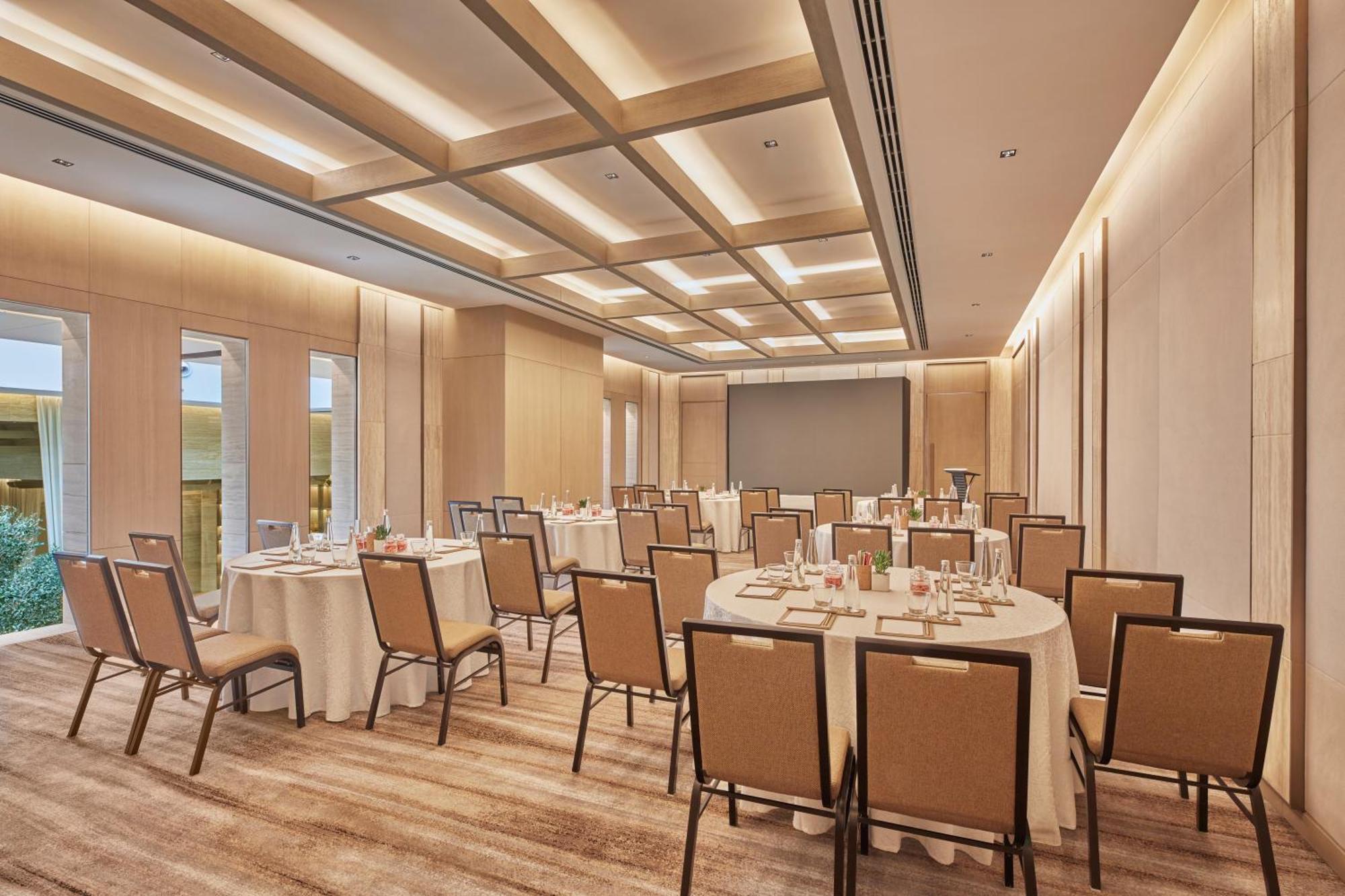 Hilton Gurugram Baani City Centre คูร์เคาน์ ภายนอก รูปภาพ
