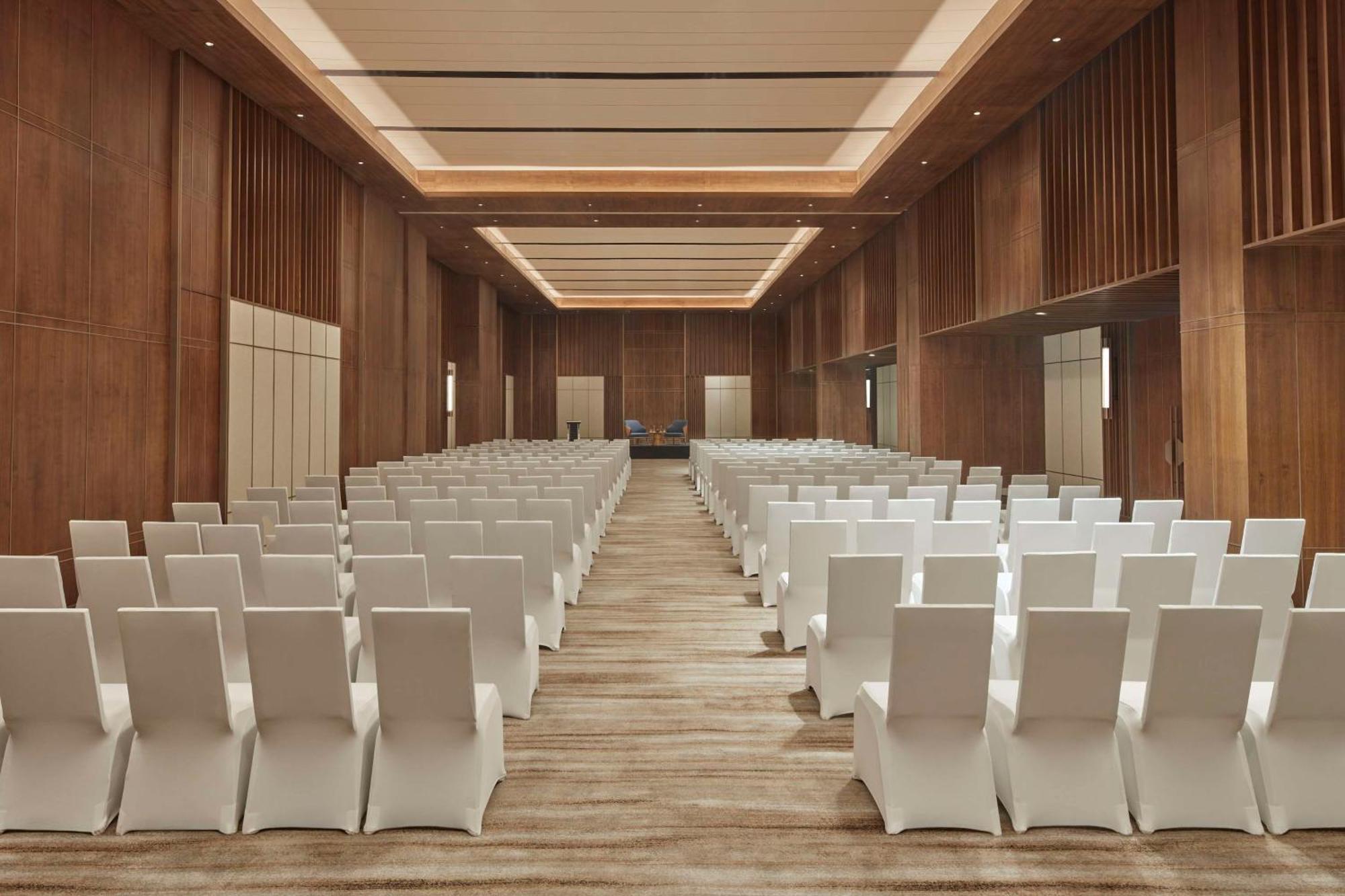 Hilton Gurugram Baani City Centre คูร์เคาน์ ภายนอก รูปภาพ
