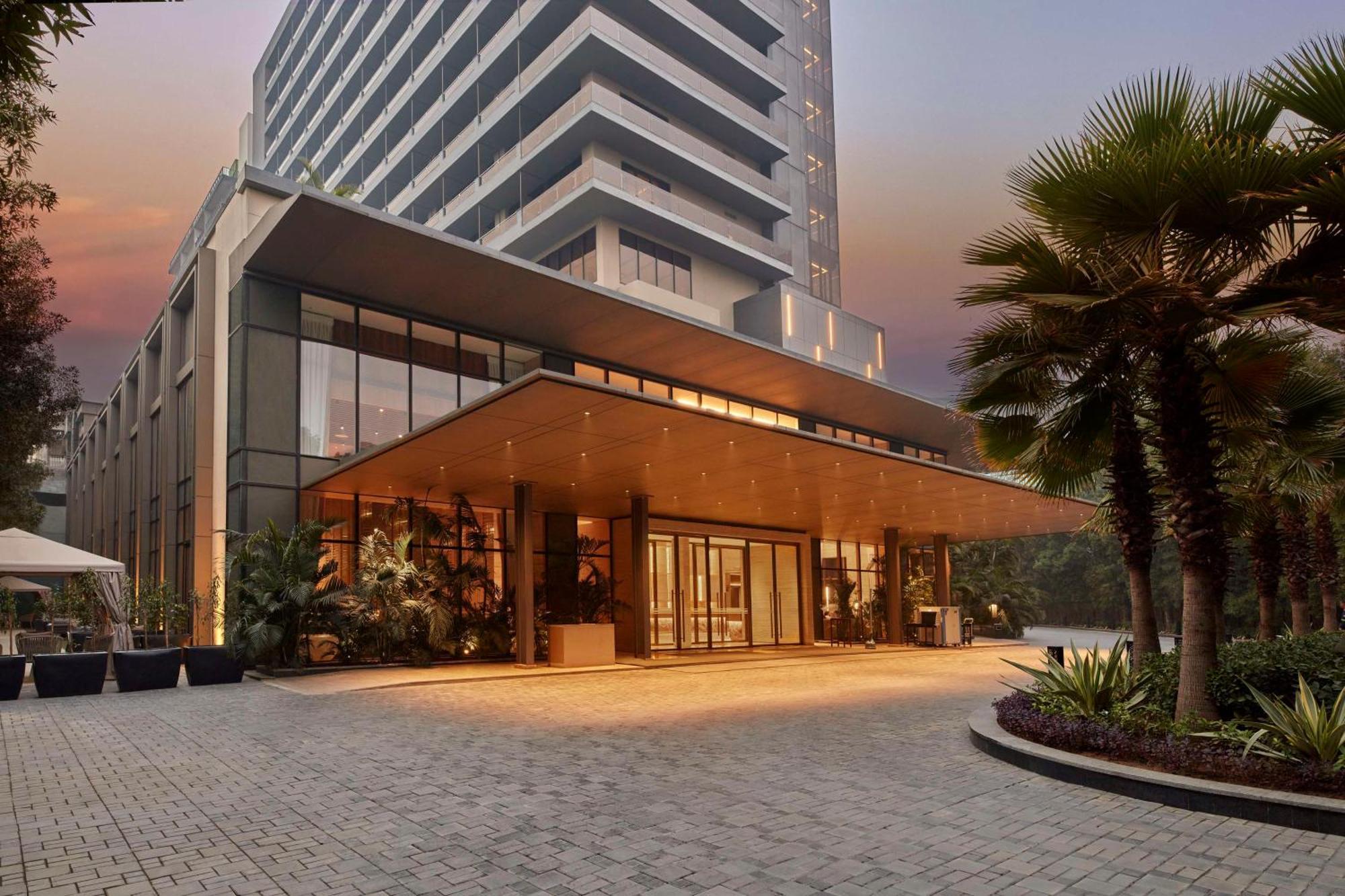 Hilton Gurugram Baani City Centre คูร์เคาน์ ภายนอก รูปภาพ