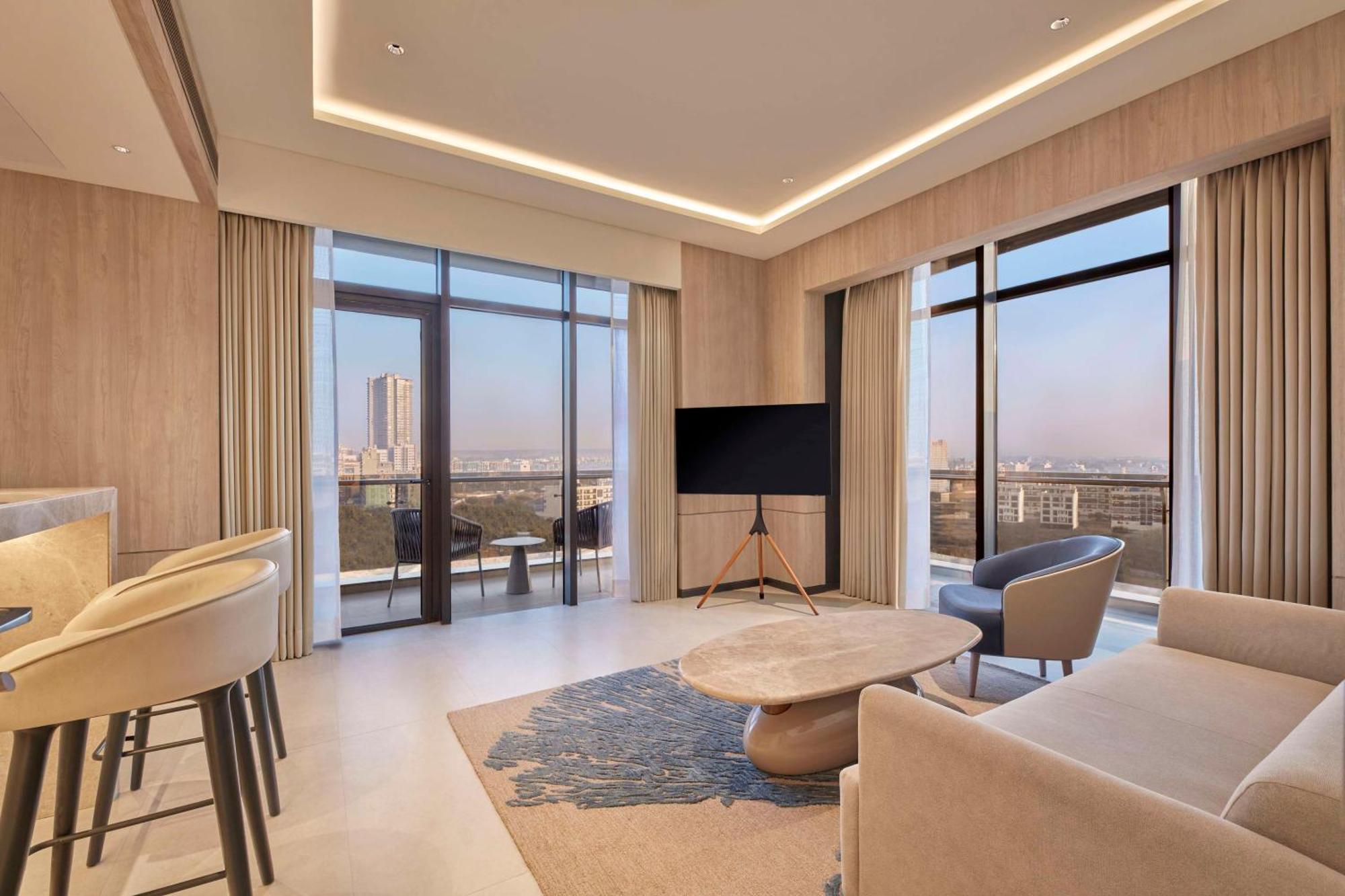 Hilton Gurugram Baani City Centre คูร์เคาน์ ภายนอก รูปภาพ