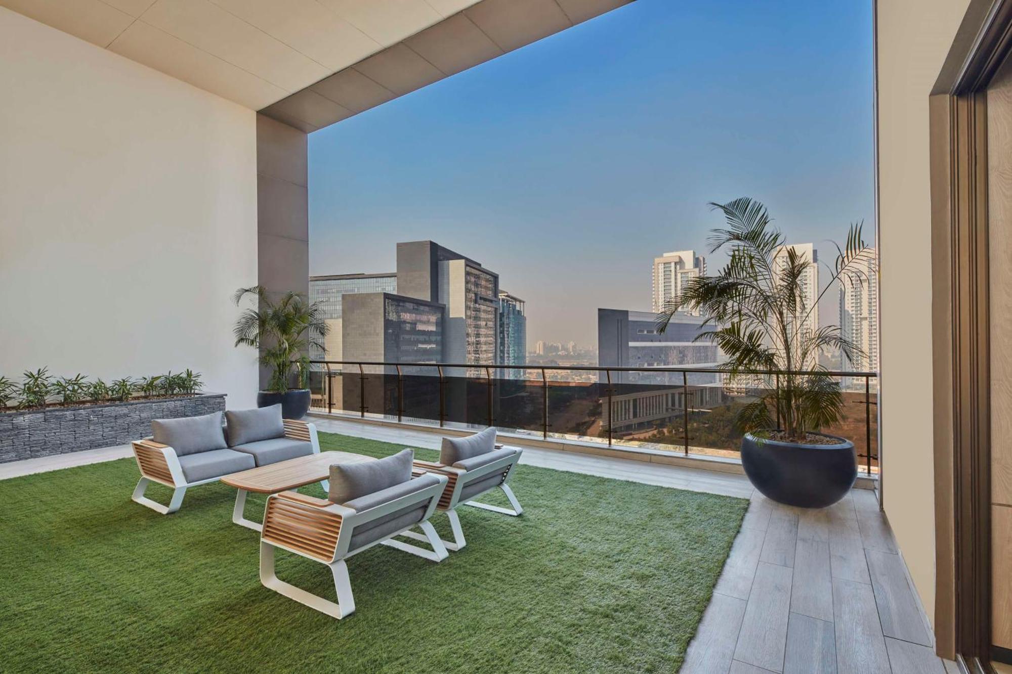 Hilton Gurugram Baani City Centre คูร์เคาน์ ภายนอก รูปภาพ